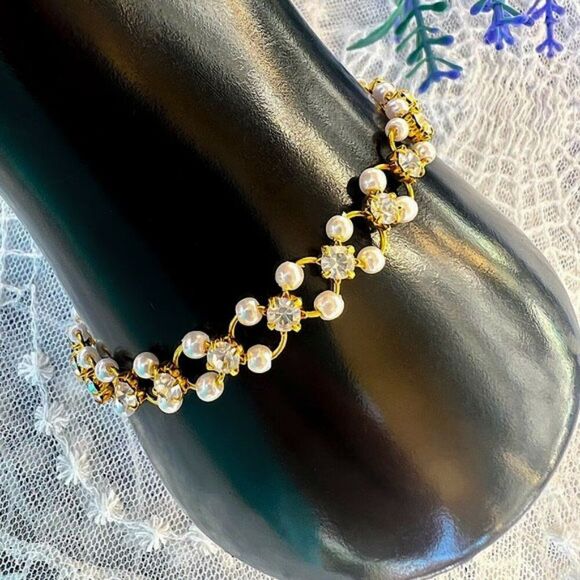 Vintage 90’s Pearl & Rhinestone Bracelet - Picture 1 of 9